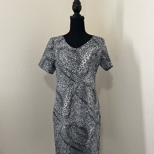 Women with Control Animal Print V-Neck Knee Length Dress Size S​​